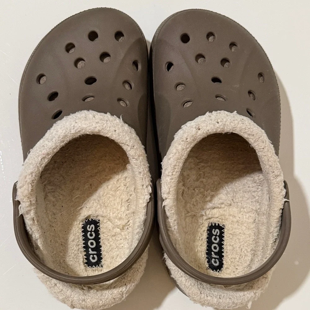 CROCS Kids clogs  in Warm Brown size 4
